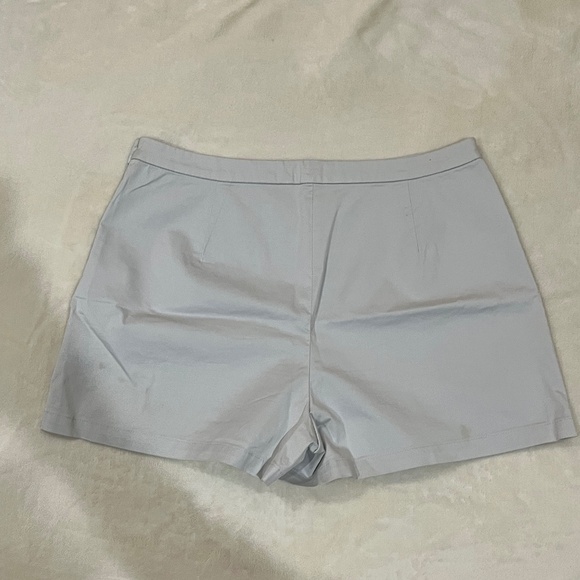 theory side button khaki shorts size 4 - Picture 4 of 4